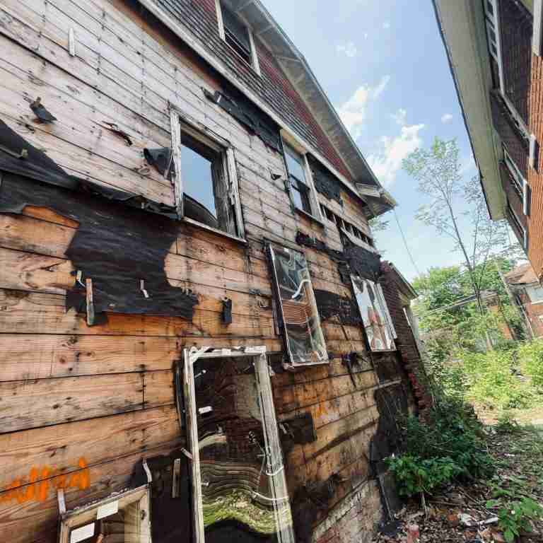 3328 Blaine (18).jpg